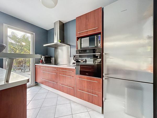 À moins de 10 minutes de Rennes et 10 minutes à pied du centre-ville de La Chapelle des Fougeretz.