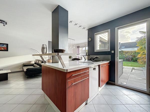 À moins de 10 minutes de Rennes et 10 minutes à pied du centre-ville de La Chapelle des Fougeretz.