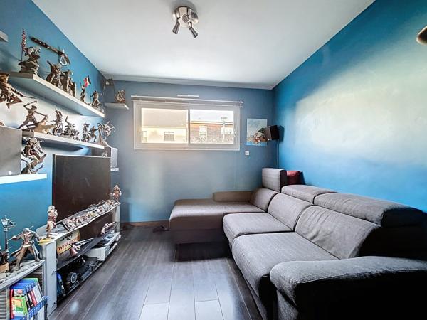 À moins de 10 minutes de Rennes et 10 minutes à pied du centre-ville de La Chapelle des Fougeretz.