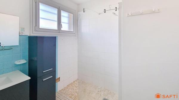 Maison de plain-pied à deux pas des commerces et des plages