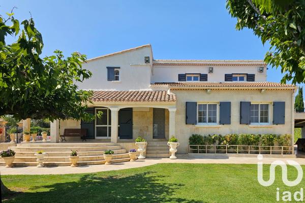 Maison à vendre 9 pièces 220 m² Arles