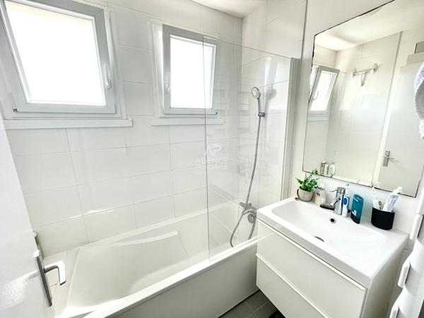 Appartement POISSY 3 pièce(s) 63.59 m2 220 000 € **  - Référence  9200