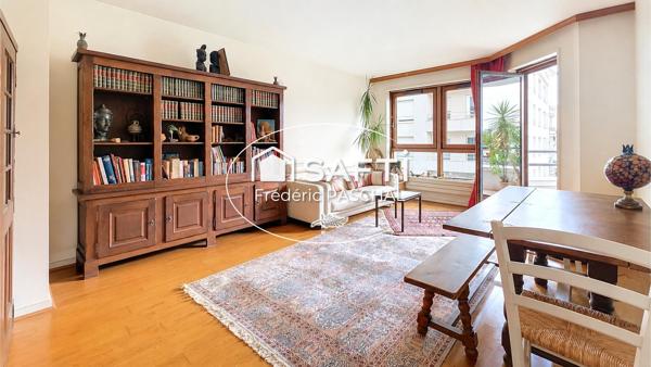 Appartement 54 m² - Balcon / Cave / Parking - République