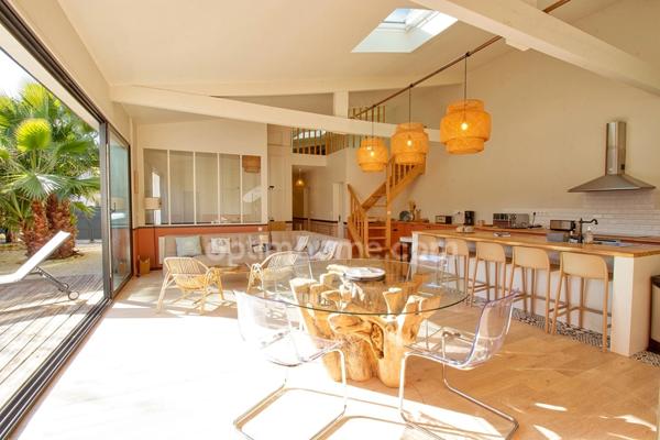 Propriété d'exception au cœur de Dolus-d'Oléron à vendre 9 pièces DOLUS D'OLERON (17)
