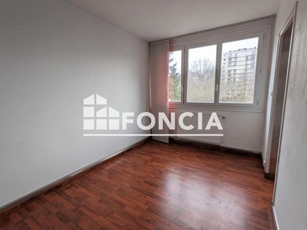 Location Appartement 4 pièces 79.3 m² - 39 RUE LAENNEC Cholet 49300