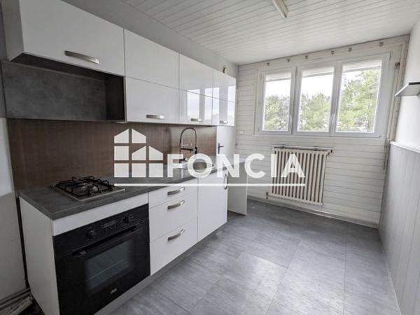 Location Appartement 4 pièces 79.3 m² - 39 RUE LAENNEC Cholet 49300