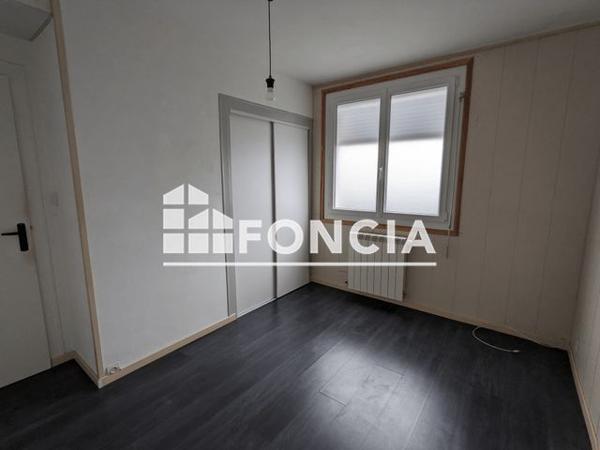 Location Appartement 4 pièces 79.3 m² - 39 RUE LAENNEC Cholet 49300