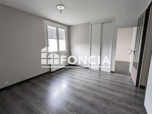 Location Appartement 4 pièces 79.3 m² - 39 RUE LAENNEC Cholet 49300