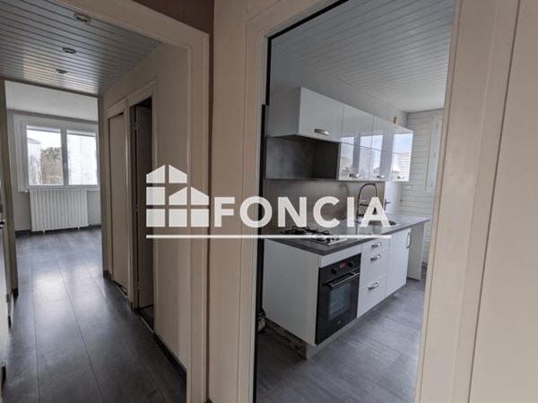 Location Appartement 4 pièces 79.3 m² - 39 RUE LAENNEC Cholet 49300