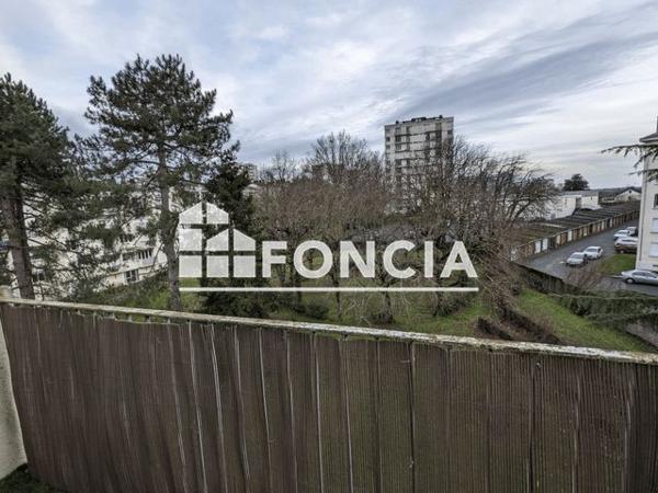 Location Appartement 4 pièces 79.3 m² - 39 RUE LAENNEC Cholet 49300