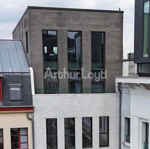 Bureaux à louer à Roubaix centre avec mezzanine et grande luminosité