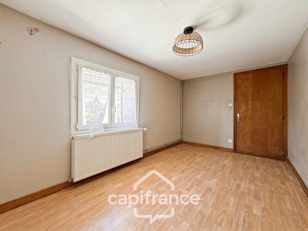 Maison en pierre de 1865 – 3 chambres, garage et jardin : une belle opportunité à Bey