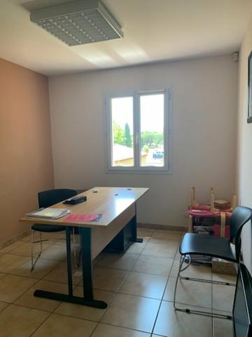 Bureaux à vendre Le Pontet zone commerciale, emplacement stratégique