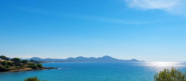 Immeuble à vendre entre LES ISSAMBRES et SAINTE MAXIME (83)