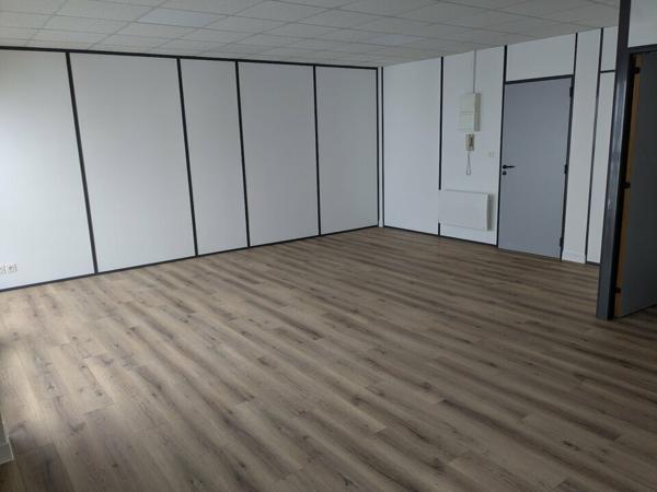 BUREAUX A LOUER - SURFACES DE 18 À 200M2 - TECHNOPOLE DU FUTUROSCOPE - ACCESSIBILITÉ RD910 ET A10 AISÉE
