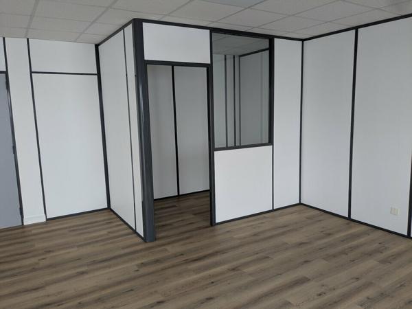 BUREAUX A LOUER - SURFACES DE 18 À 200M2 - TECHNOPOLE DU FUTUROSCOPE - ACCESSIBILITÉ RD910 ET A10 AISÉE