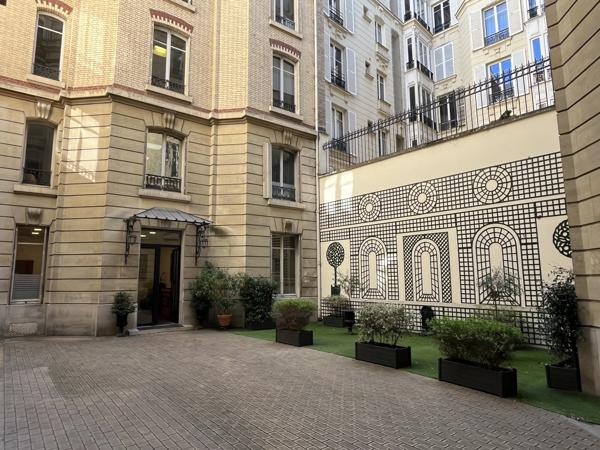 Bureaux rationnels - loyer attractif Paris 17 - Arc de Triomphe - Etoile Ligne 1, 2 et 6 et RERA