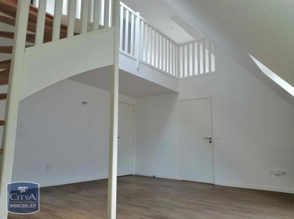 Appartement à louer 4 pièces 107.4m²