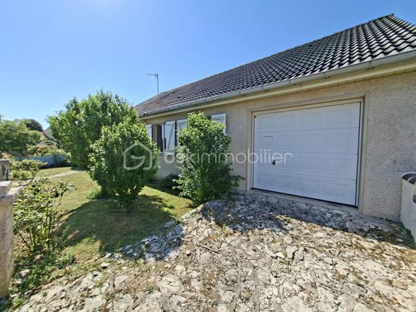 En exclusivité, à Cheroy, profitez du calme de la campagne tout en étant à 5 minutes du centre bourg. Ce pavillon traditionnel sur 509 m2 de terrain est à proximité immédiate des commerces, de l'école et de la Mairie.

Je vous propose cette maison construite en 1982 sur vide sanitaire de 85 m² habitable se composant d'une entrée dotée de placard de rangement, une cuisine de 10 M2 environ à personnaliser selon vos envies, un séjour/salle à manger de 22 m2 environ, lumineux, où la lumière s'invite généreusement, avec vue sur le jardin, un couloir avec placard de rangement desservant un WC, une salle de bain, trois chambres, un garage, un bureau avec accès sur le jardin. 

Cette maison est idéale pour ceux qui recherchent un bien de plain-pied avec agencement fonctionnel et convivial, elle n'attend que votre touche personnelle pour révéler tout son potentiel.

Chauffage éléctrique, assainissement collectif, toiture rénovée, combles isolés, double vitrage, agréable jardin arboré, raffraichissement à prévoir, à 1h de Paris par autoroute A5 et A6.

N'hésitez pas à me contacter pour plus de renseignement ou convenir d'un rendez-vous pour visiter votre futur chez vous.