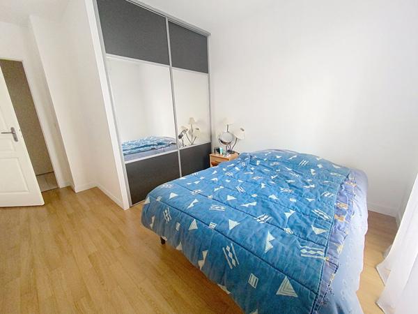 A vendre Angers les Hauts de Saint Aubin. Appartement type3, 2 chambres, 1er étage, chauffage individuel, place de parking en sous-sol.