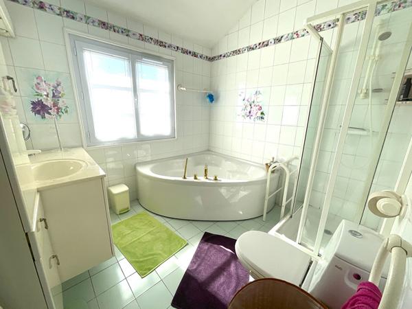 Meulière Houilles Quartier Poste à 10min gare / 5 ch / 2 SDB / Sous-sol / Garage/ Jardin