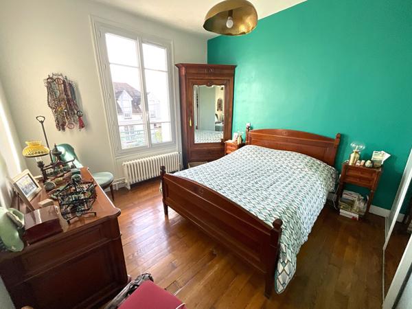 Meulière Houilles Quartier Poste à 10min gare / 5 ch / 2 SDB / Sous-sol / Garage/ Jardin