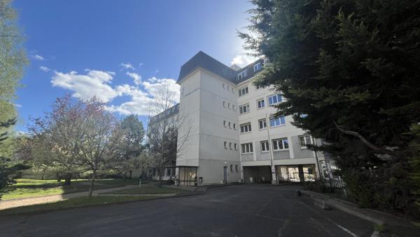 Plusieurs plateaux de bureaux d'une surface totale d'environ 873 m2 divisible à partir de 202 m² à la location - Emplacement privilégié à Orléans Coligny