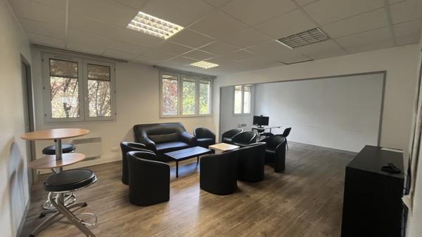 Plusieurs plateaux de bureaux d'une surface totale d'environ 873 m2 divisible à partir de 202 m² à la location - Emplacement privilégié à Orléans Coligny