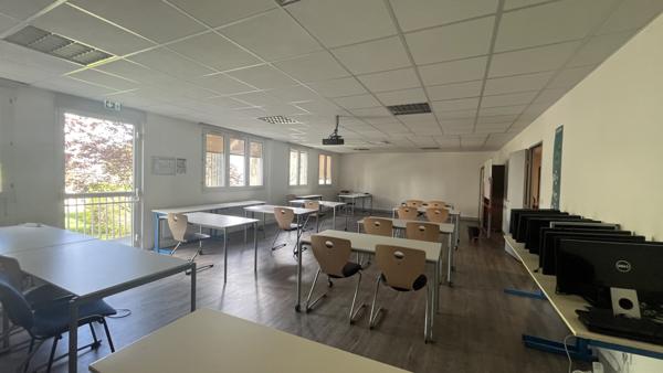 Plusieurs plateaux de bureaux d'une surface totale d'environ 873 m2 divisible à partir de 202 m² à la location - Emplacement privilégié à Orléans Coligny