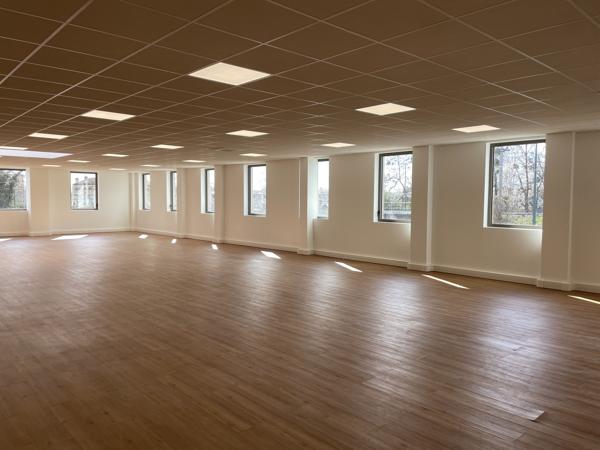 Bureaux à louer Gennevilliers surface modulable dès 100 m² double accès