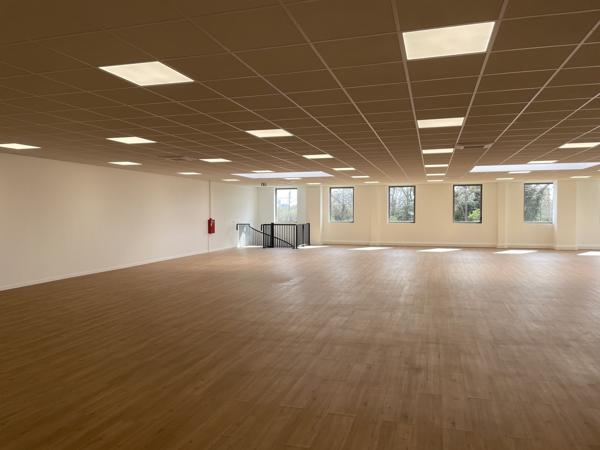 Bureaux à louer Gennevilliers surface modulable dès 100 m² double accès
