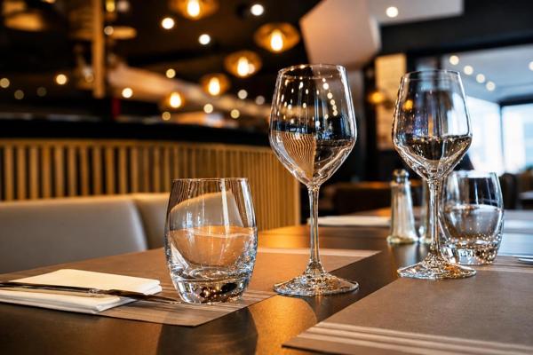Restaurant à vendre ANNEMASSE (74), 2 Terrasses privées et chauffées, garage, parking, Tram, centre ville, Licence IV; extraction, licence 4