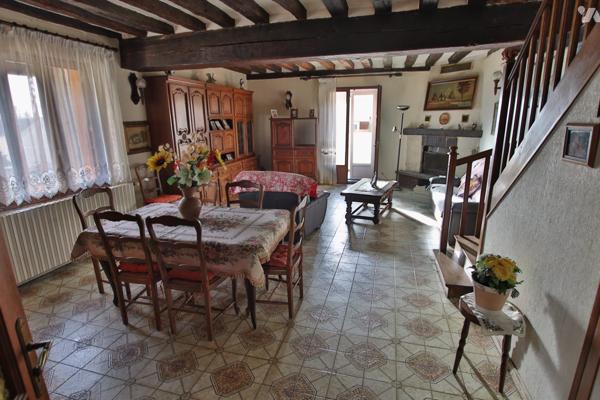 A vendre à Montereau, maison de ville de 165 m² sur deux étages, 6 pièces dont 4 chambres, sous-sol.