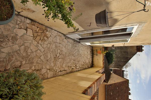 A vendre à Montereau, maison de ville de 165 m² sur deux étages, 6 pièces dont 4 chambres, sous-sol.