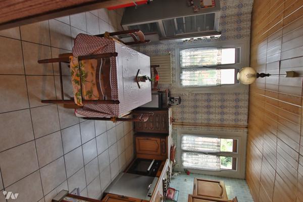 A vendre à Montereau, maison de ville de 165 m² sur deux étages, 6 pièces dont 4 chambres, sous-sol.