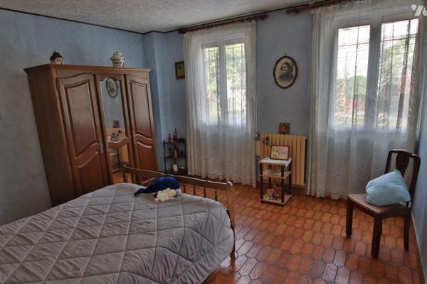 A vendre à Montereau, maison de ville de 165 m² sur deux étages, 6 pièces dont 4 chambres, sous-sol.