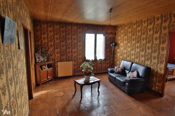 A vendre à Montereau, maison de ville de 165 m² sur deux étages, 6 pièces dont 4 chambres, sous-sol.