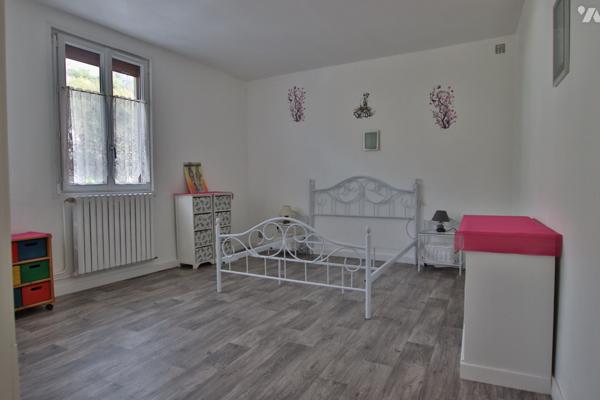 A vendre à Montereau, maison de ville de 165 m² sur deux étages, 6 pièces dont 4 chambres, sous-sol.