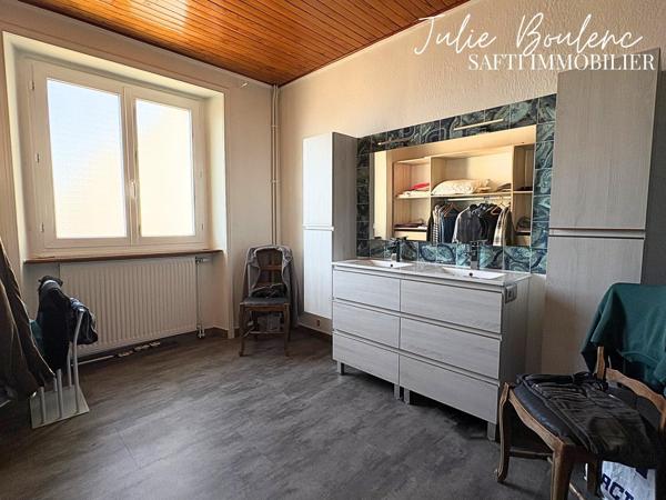 Maison composée de 2 appartements avec garage et comble