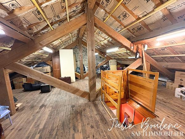 Maison composée de 2 appartements avec garage et comble