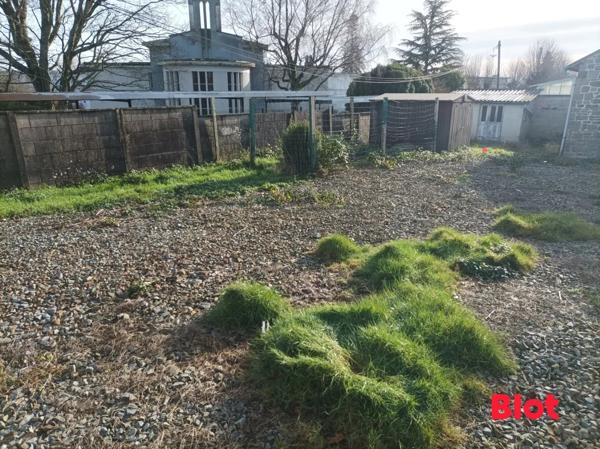Terrain 261m²