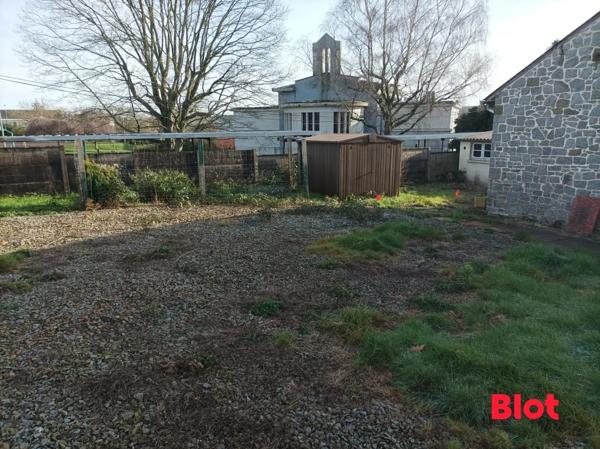 Terrain 261m²