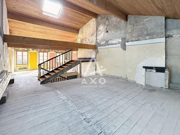 Maison de ville de caractère à rénover d'environ 228 m²