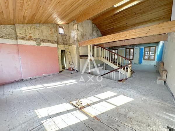 Maison de ville de caractère à rénover d'environ 228 m²