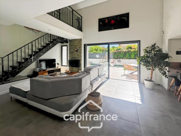 Maison à vendre 5 pièces LA GARDE (83), piscine, entièrement rénovée