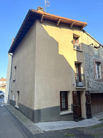 Maison de bourg 60m² 3 pièces avec garage et dépendances/cour à Pont-du-Château