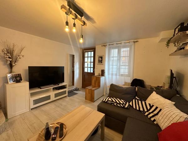 Maison de bourg 60m² 3 pièces avec garage et dépendances/cour à Pont-du-Château