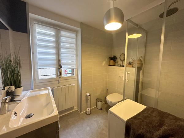 Maison de bourg 60m² 3 pièces avec garage et dépendances/cour à Pont-du-Château