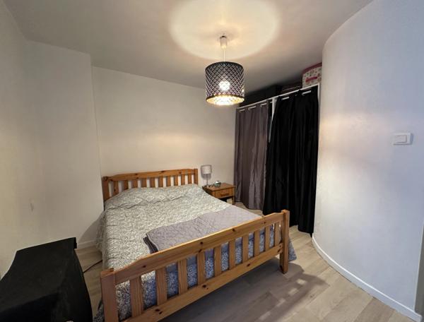 Maison de bourg 60m² 3 pièces avec garage et dépendances/cour à Pont-du-Château