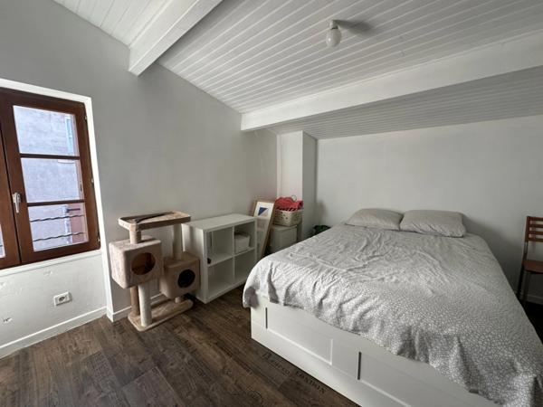 Maison de bourg 60m² 3 pièces avec garage et dépendances/cour à Pont-du-Château